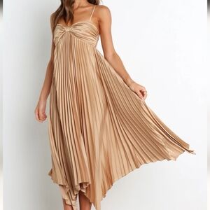 NWT Petal & Pup Vikki Dress In Gold Size 4